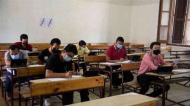 طلاب يؤدون الامتحانات - أرشيفية